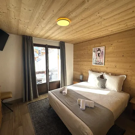 Logis Le Cairn Szálloda 3*