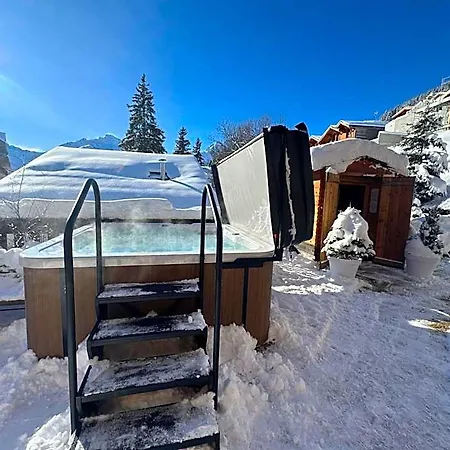 Hotel Logis Le Cairn 3*
