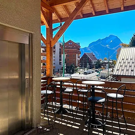 Logis Le Cairn Hotel 3*