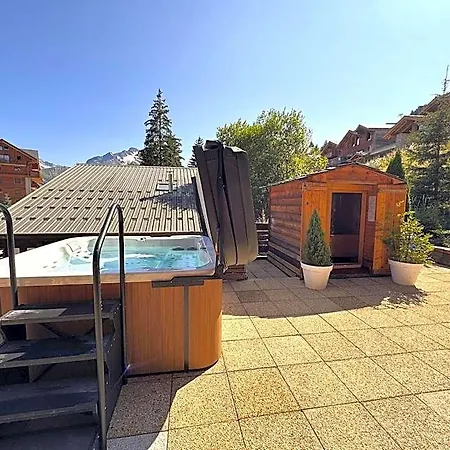 Logis Le Cairn Hotel