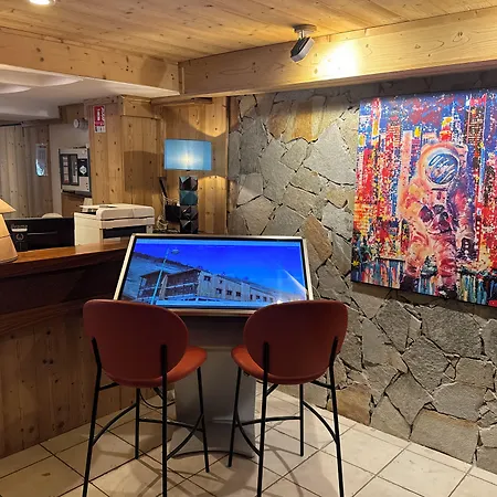 Logis Le Cairn 3*